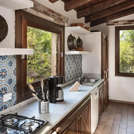 Fiorita Apartment Is Molas